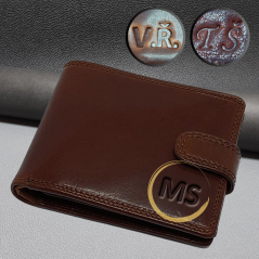 Pánská kožená peněženka s ražbou monogramu | Hnědá | Dárková krabička