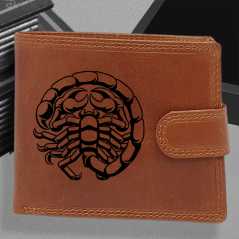 Personalizovaná kožená peněženka s tvým jménem nebo monogramem a motivem znamení zvěrokruhu | Štír-(24. 10. – 22. 11.)