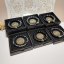 Damský náramek z minerálů 10 mm - přírodní černé mušlové korálky a mosaz s zirkóny (Micro Pave) Z10D11
